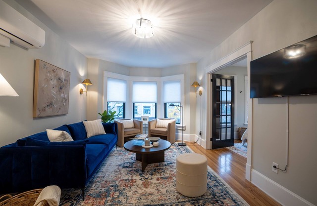 Apt in the heart of Main Street