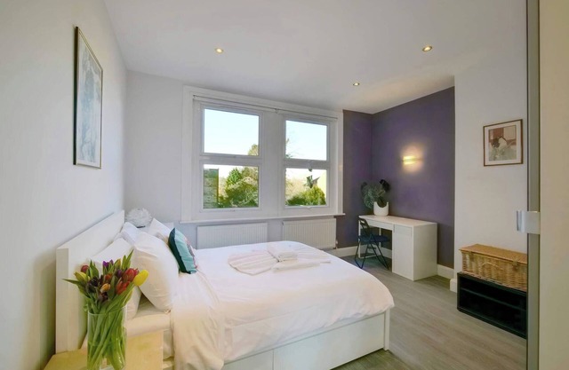 Apt w/Garden Oasis in Finchley