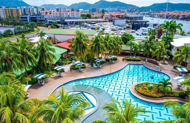 Aqua Vi Marina Hotel & Suites