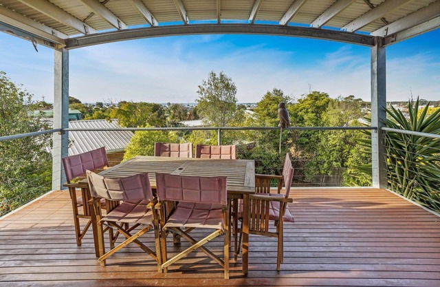 Aqua Vista - A stunning holiday home with views and a short walk to town