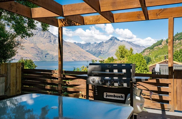 Arawata Lodge - Queenstown Holiday Home