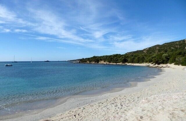 Architect villa with character, wonderful sea view, secured pool