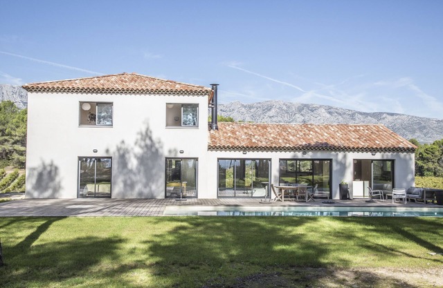 Architect house with sublime view of Sainte-Victoire