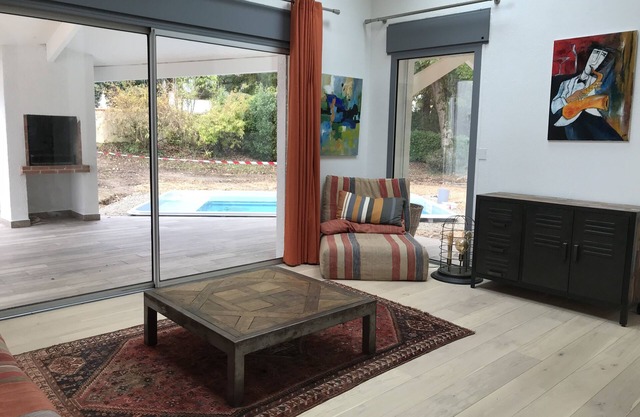 ARCHITECT VILLA NEAR TOULOUSE IN FOREST BORDER