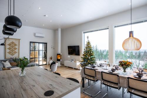 Arctic Juniper City Villa