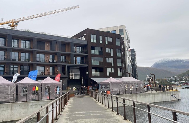 Arctic Skyview Retreat in Tromso - With Parking