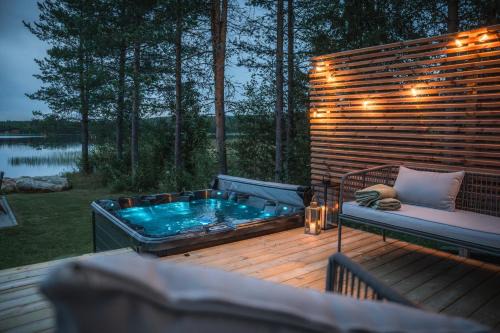 Arctic Snow Lake Lodge