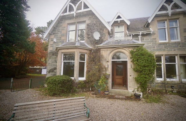 Ardchoile - In the heart of the Highlands. Sleeps 10, hot tub.