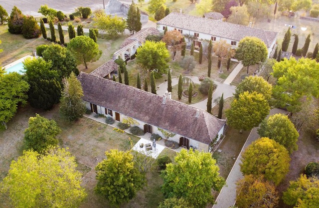 Are you dreaming of a peaceful vacation with French flair? Then this charming, spacious stone house