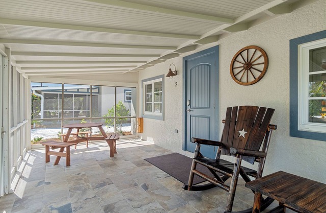 Are you looking for a quaint fishing village in the heart of Captiva Island? - Jensen's Cottage #02