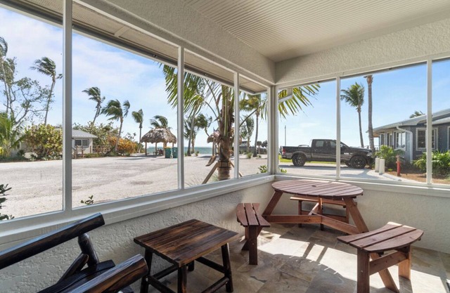 Are you looking for a quaint fishing village in the heart of Captiva Island? - Jensen's Cottage #09