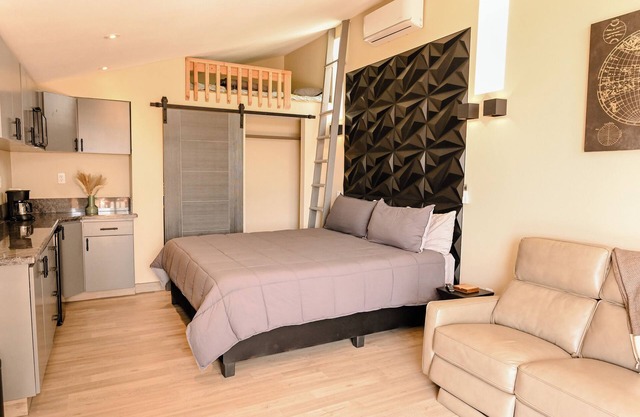 Ariels Paraiso-Contemporary Tiny #23