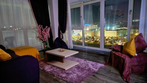 Aristocrat Sunset Panorama - Skyview Central Apartment
