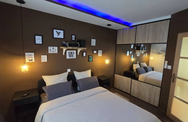 ARKANA private apartment with parking in quiet Dole.