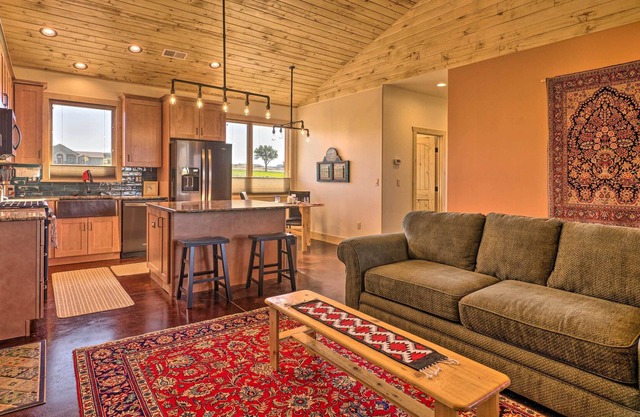 Arkansas River Valley Casita: 9-Acre Hayfield!