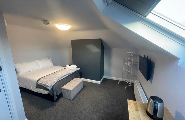 Arlan House, Superb Basingstoke Hotel - Room 15