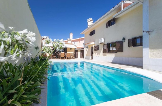 Aroeira Sunny Villa - Heated Pool extra cost