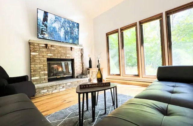 Arrowhead Lake Cheerful 4-bedroom cottage by the lake