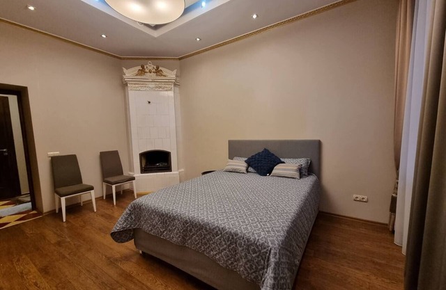 Art Deco One Bedroom Suite (51m2) in Downtown with Parking