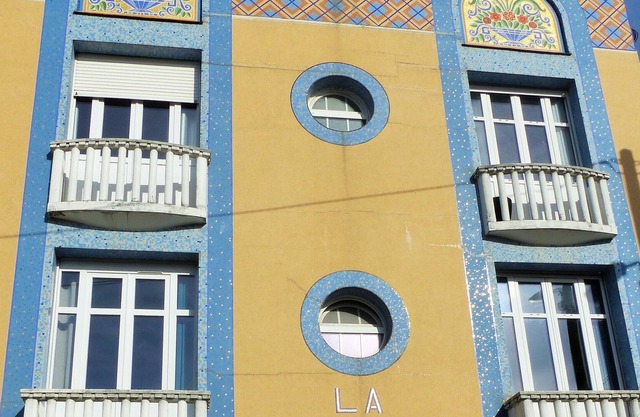 Art-deco style cozy apartment in a mosaic house