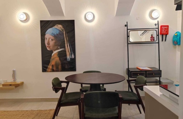 Art-themed apartment in downtown Valletta