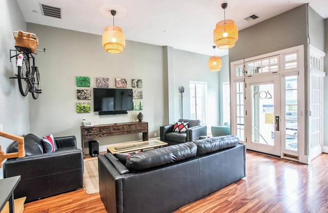 Artist Apartment - 2 Bedrooms, 2 Bathrooms - Historic Butler Bank Residence