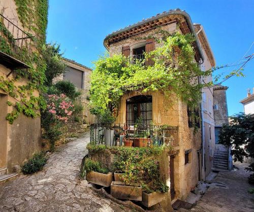 Artist's House In The Heart Of Simiane-La-Rotonde