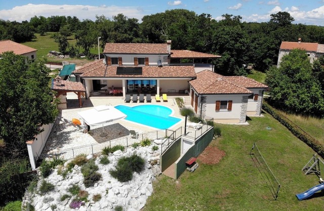 Arton Villa with the heated pool in the heart of Istria