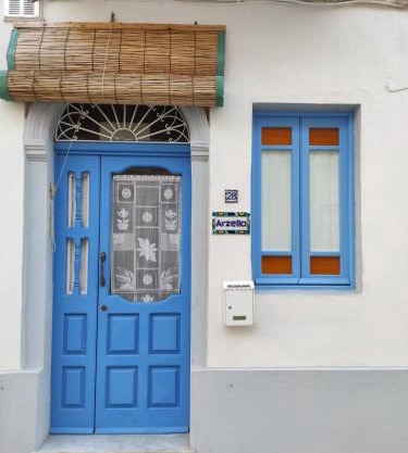Arzella Holiday Home