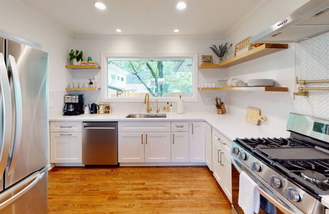 As Featured on Staycation TV, A House, Cottage, & Tiny Home in Downtown Norcross