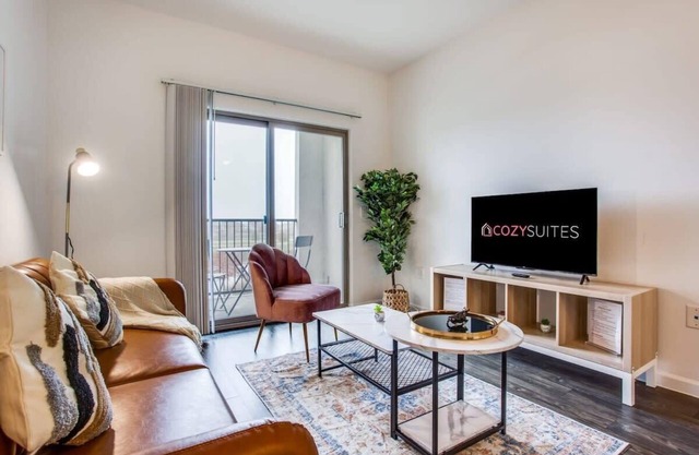 Astonishing CozySuites on I-35 w/pool &parking #08