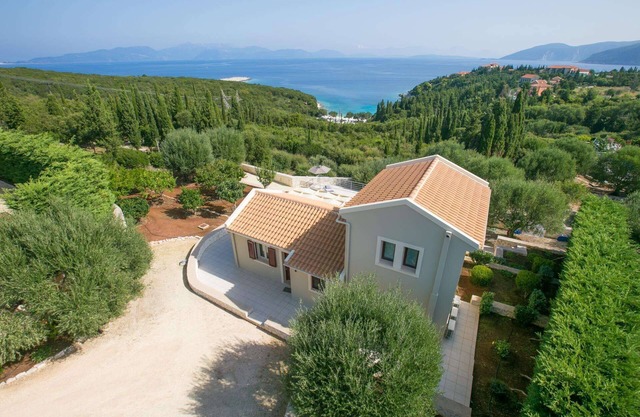 Attractive Villa, Private Pool, Amazing Sea Views - Walking Distance to Beach & Fiscardo Harbour!