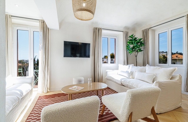 Atypical Duplex Apartment – Air-Conditioned – 2 Bedrooms