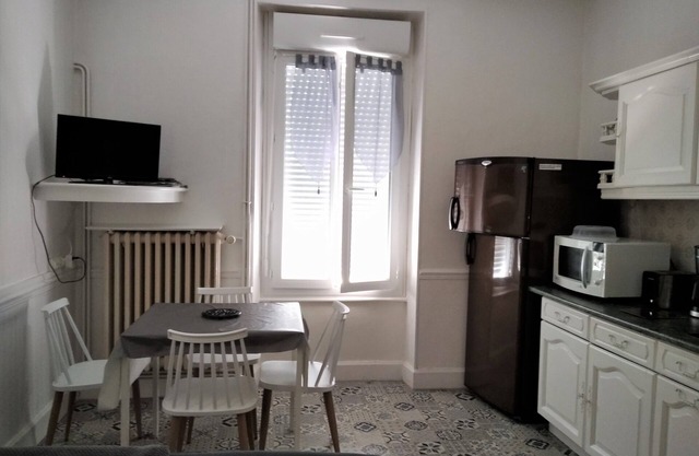 Au Doux Ombrages: quiet T2 on the first floor with balcony