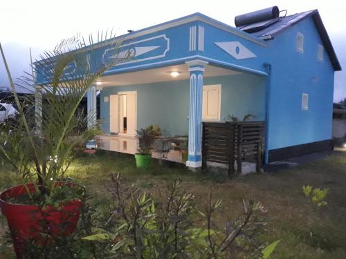 "Au Petit Bonheur" villa créole avec jacuzzi