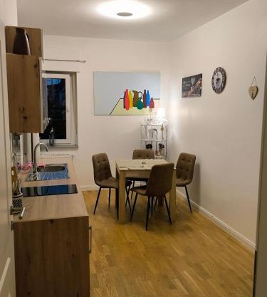 AufmLohr - Appartement mit 3 Schlafzimmern- 4 Einzelbetten- für 4 Personen - in Leverkusen Hitdorf - Private Parkplätze vorhanden-