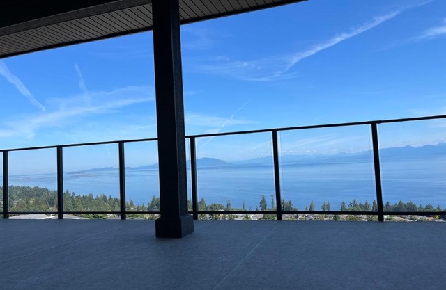 Auspicious Sea View House