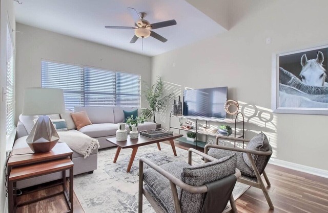 Austin 4BR + Loft Townhome + Walk to West Campus