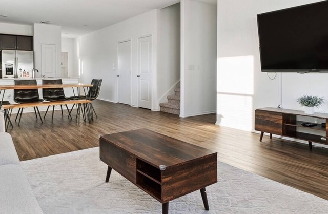 Austin Getaway: Come, Stay, and Play!