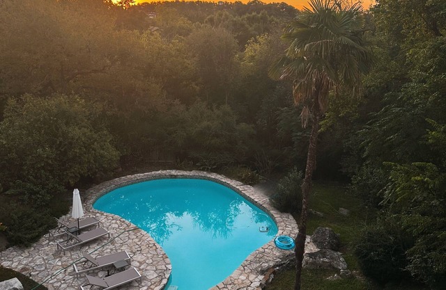 Austin Paradise in the hills just 4 miles from downtown and 2 miles to Zilker.