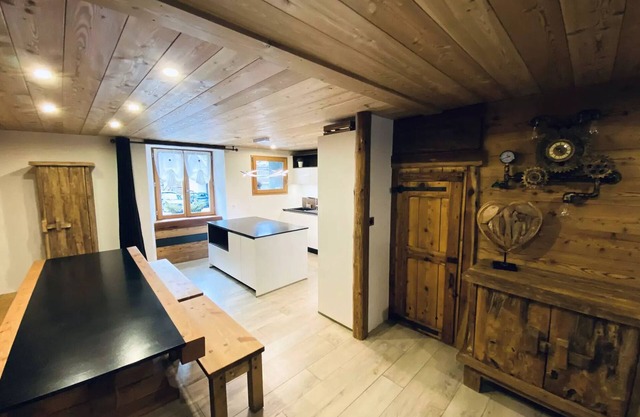 Authentic barn in the heart of a charming Savoyard village - 4 rooms 6 people