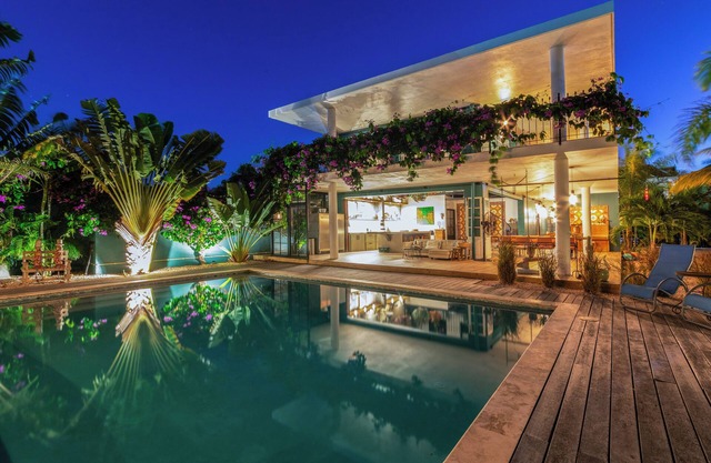 Authentic Private Villa in Downtown Curaçao with Art Garden & Private Pool