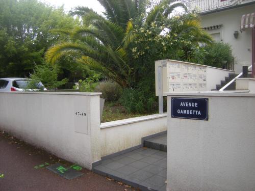 AV GAMBETTA