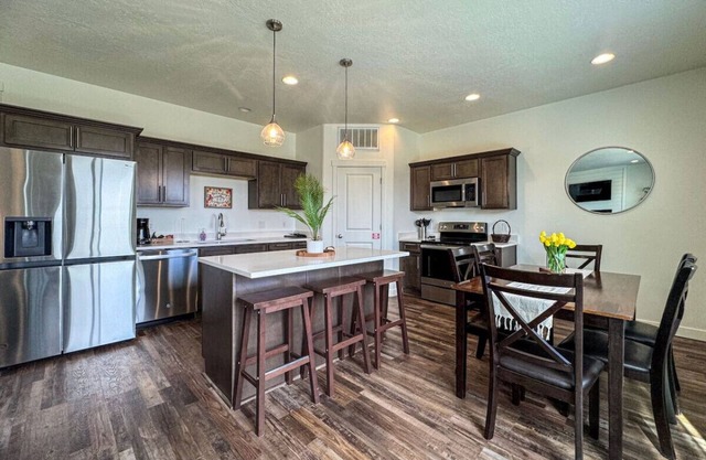 Avani Home, Dog friendly, close to Market/Marina