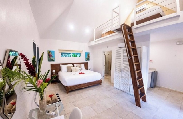 Aves Deluxe King Room & Open Loft Room Twin Beds-Kitchenette-2Pools-Yoga-Gym