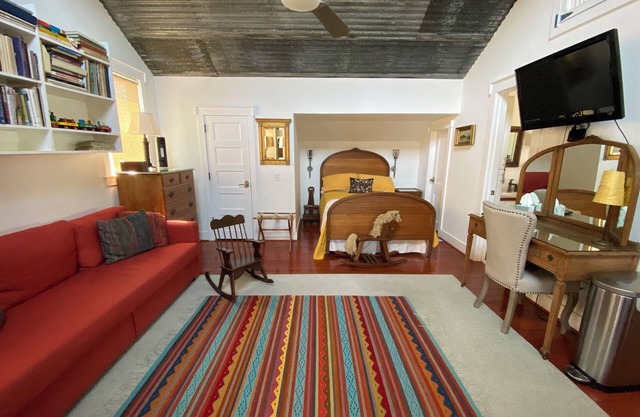 Award-winning Apartment in Downtown Boerne