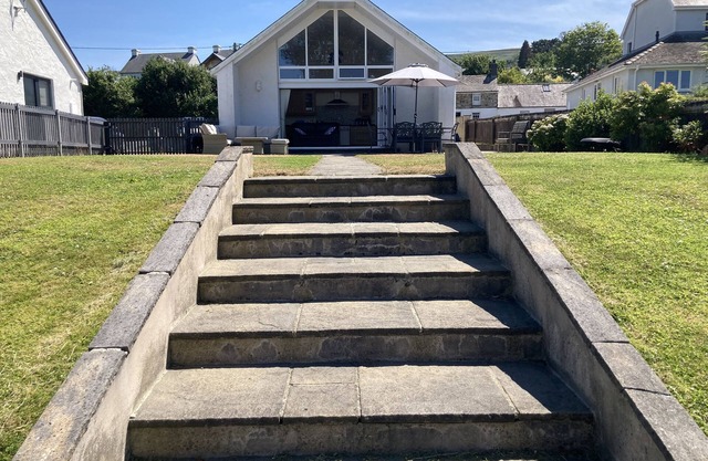 AWEL DEG, pet friendly, with a garden in Newport, Pembrokeshire