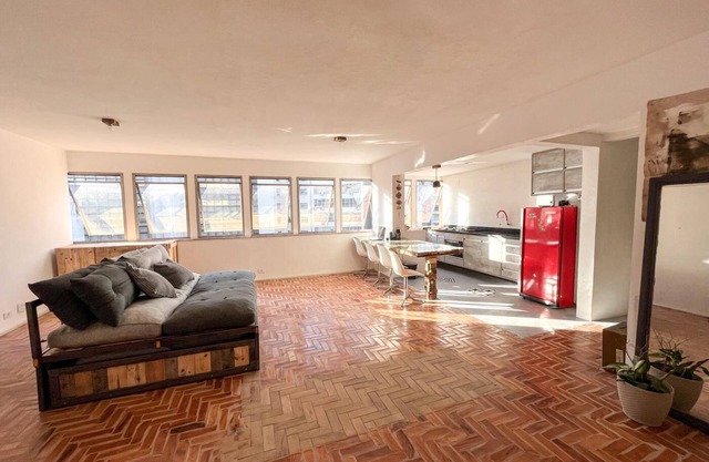 Awesome and Spacious Loft in major location.
