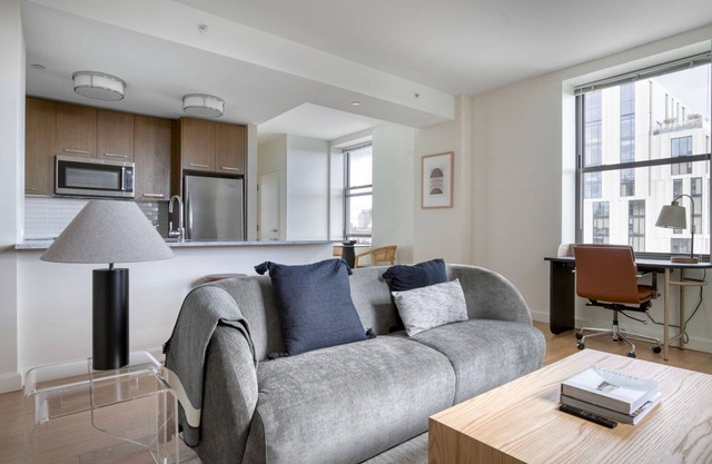 Awesome Back Bay 1BR w/Basketball, 2 blocks to T, by Blueground