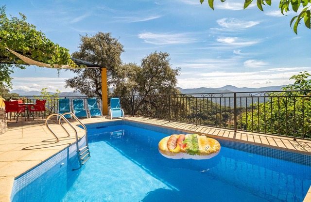 Awesome cottage in Algatocín with WiFi